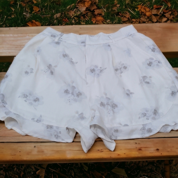 Dresses & Skirts - Women's skort small